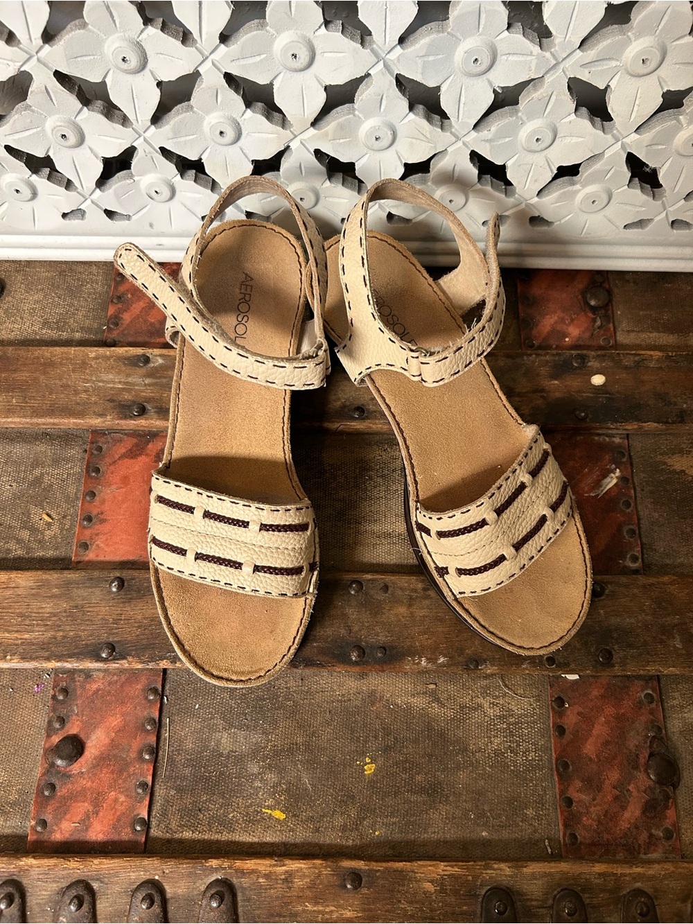Aerosoles Womens 9 Cream Leather Sandals Hook Loop Comfort Low Heel